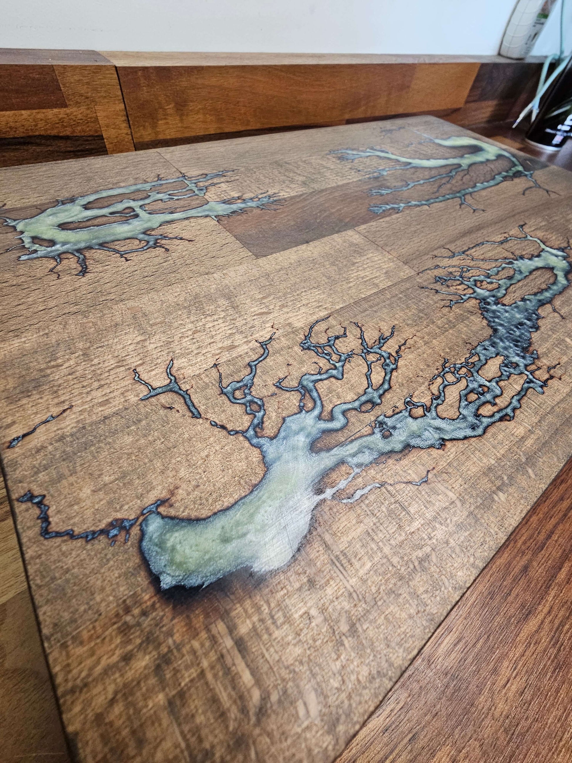 Chopping Board – Light Resin Fractal Burn 400 × 260 × 38mm